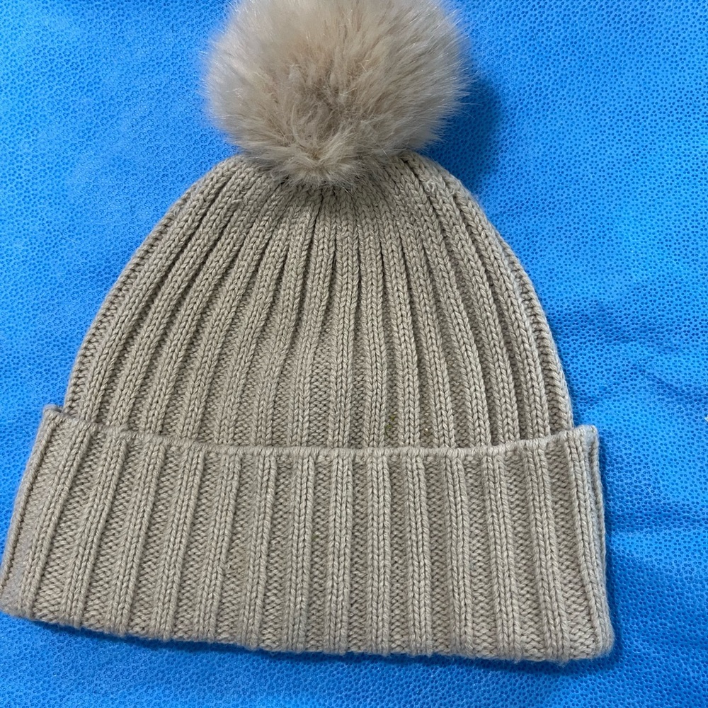 H&M Unisex Knit Winter Beanie Hat Soft Cable Knit Cuffed Cap w Fuzzy Pom Pom Top
